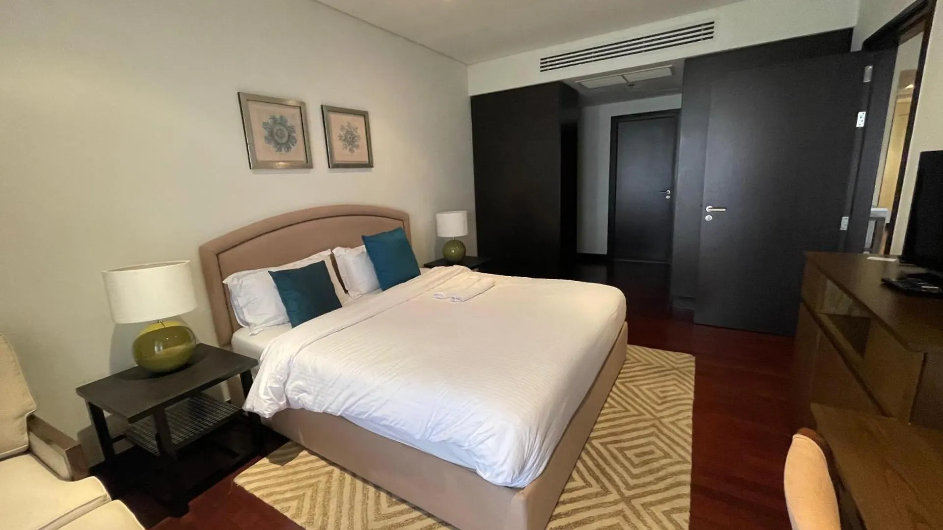 Lux Mina 1 Bhk In Palm Jumeirah With Sea View And Private Beach Apartment Dubai 0*,  United Arab Emirates