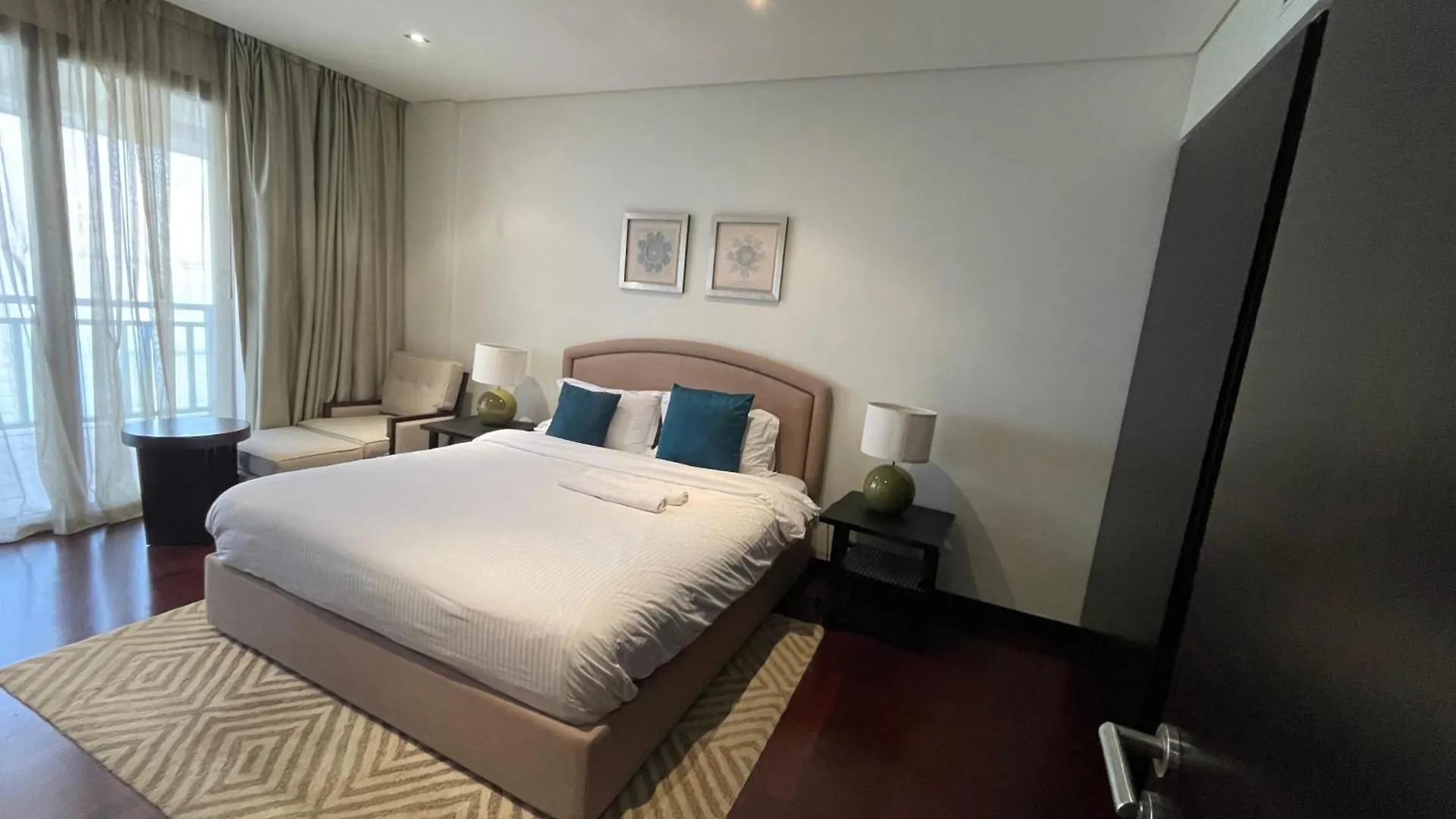 Lux Mina 1 Bhk In Palm Jumeirah With Sea View And Private Beach Apartment Dubai United Arab Emirates