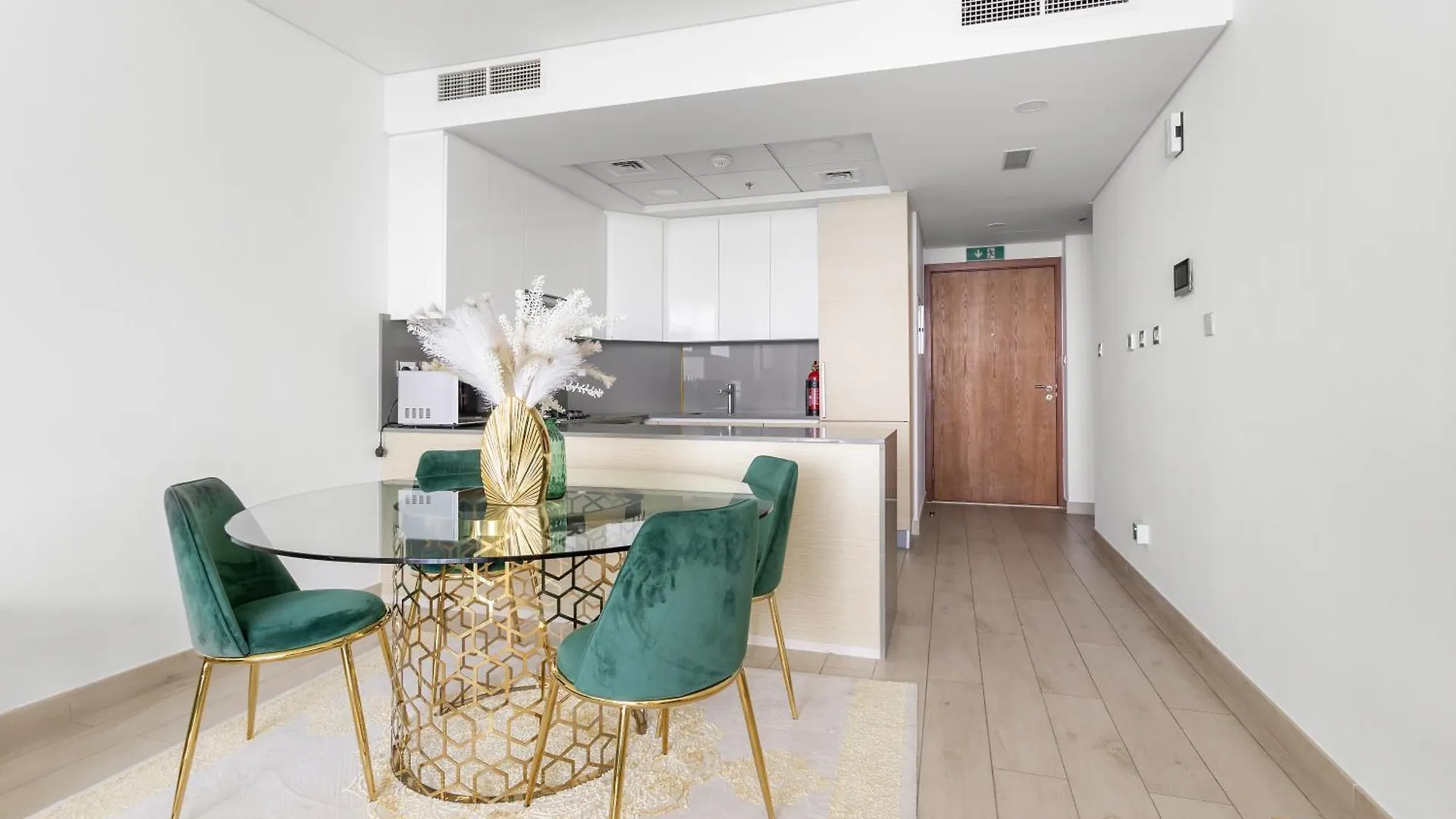 Lux Mina 1 Bhk In Palm Jumeirah With Sea View And Private Beach Apartment Dubai